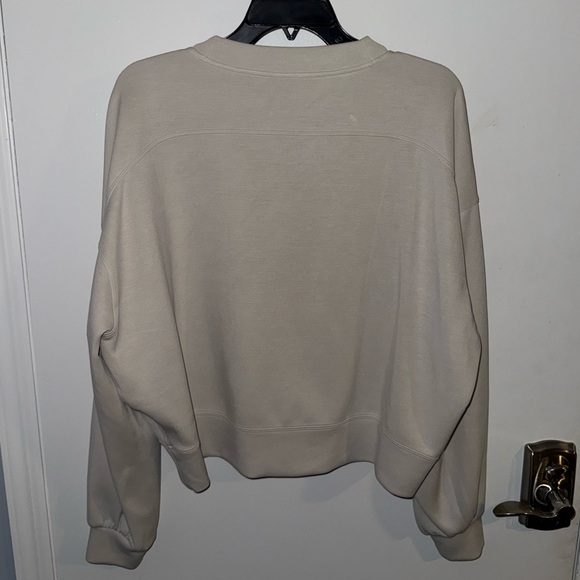 Lululemon Softstreme Perfectly Ovsersized Cropped Crew - Picture 3 of 5